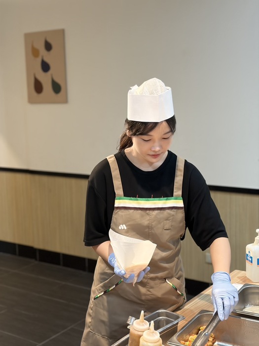 摩斯漢堡氣質美女是不是很適合作為行銷形象照呢！圖片